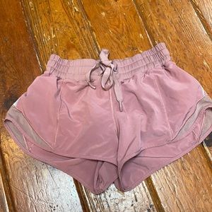 Lululemon hotty hot short 2.5” - worn rose gold